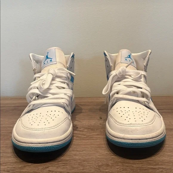 Nike Air Jordan 1 Mid UNC - Picture 5 of 9